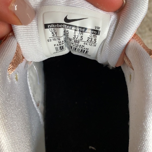 like new* Air Max 90 Rose Gold Floral - Picture 6 of 6